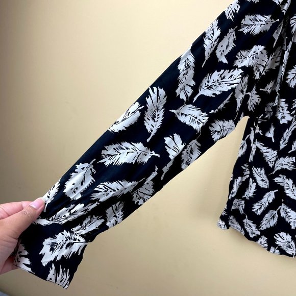 VTG Liz Claiborne 100% Silk Feather Print Blouse 8 - Picture 4 of 10